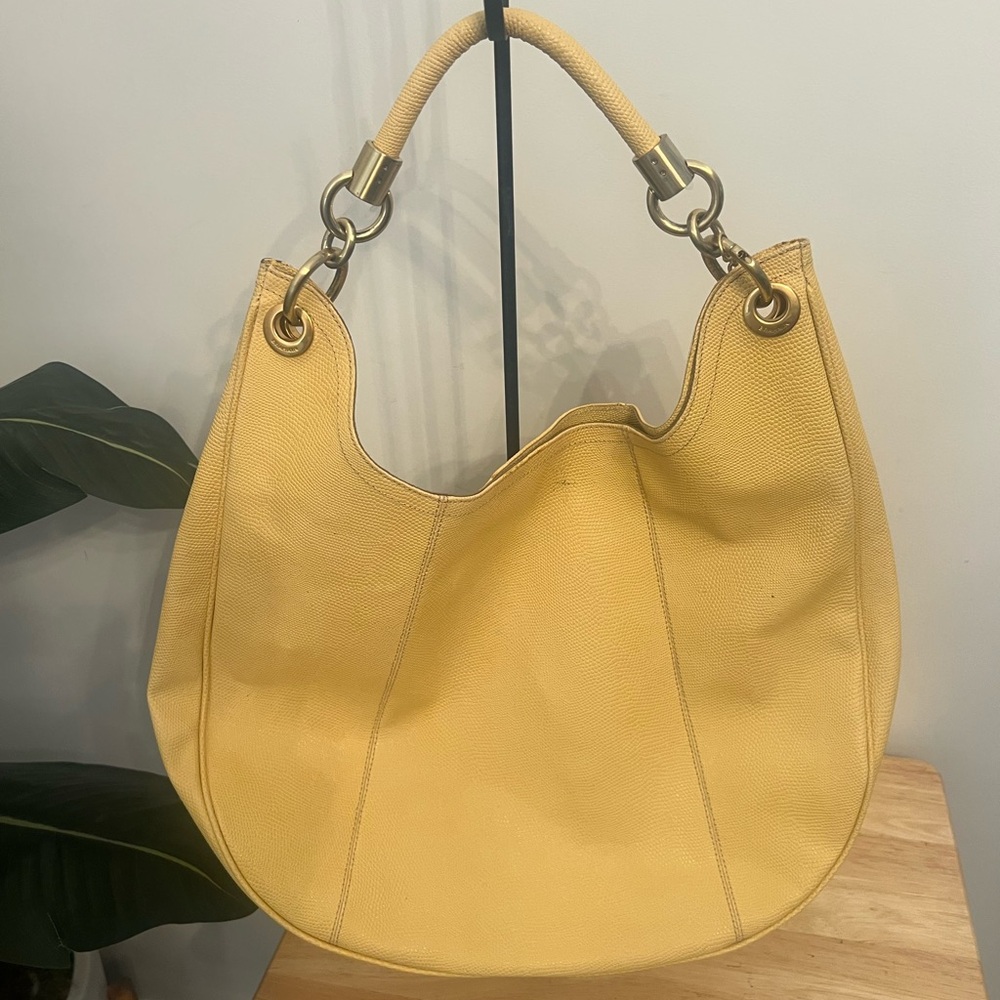 Brahmin yellow/white hobo style shoulder bag. Gold hardware.Rare light yellow